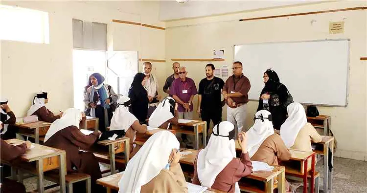 مدير عام مديرية التواهي يدشن امتحانات الثانوية العامة بمديرية التواهي
