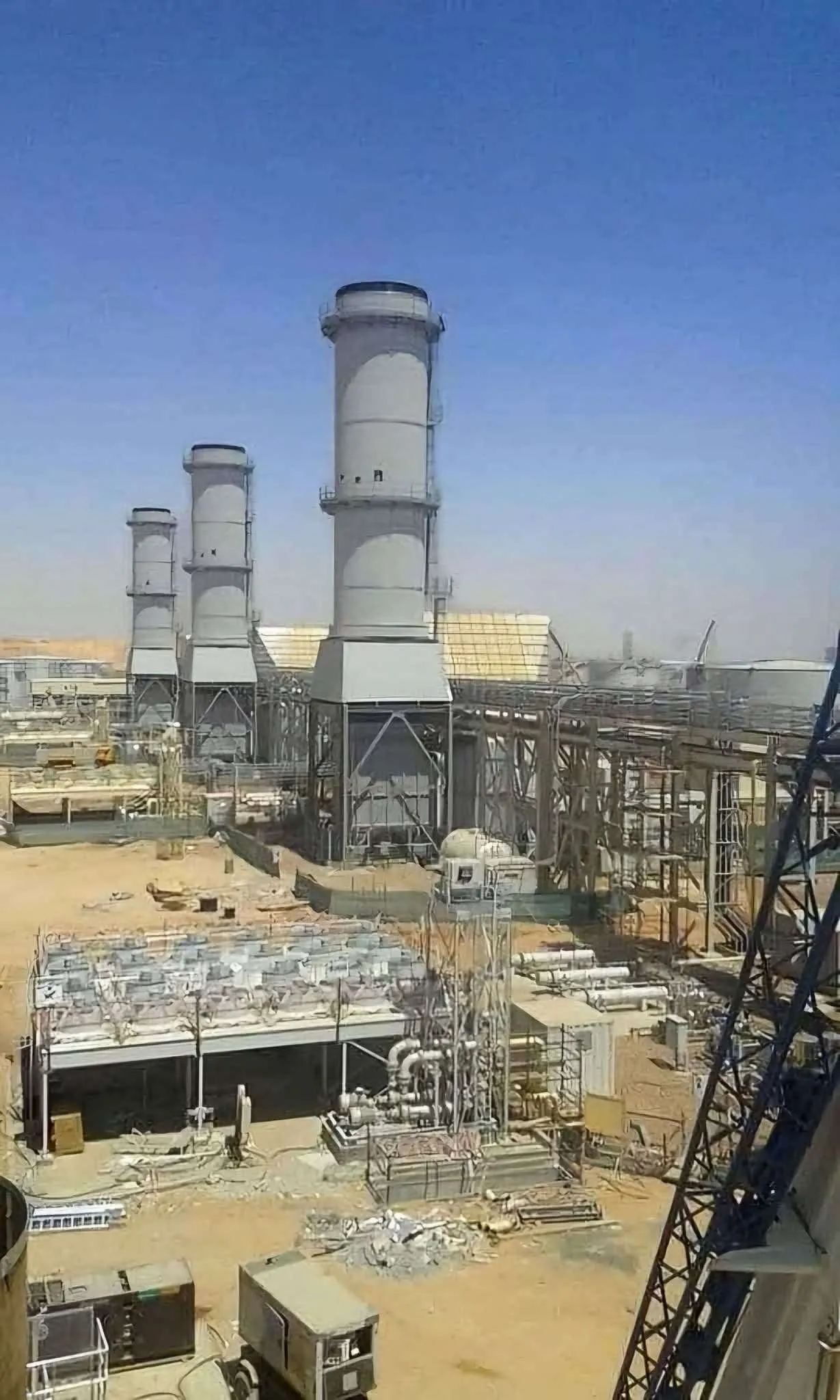 عادت دقائق ثم اختفت.. ماذا يحدث لكهرباء عدن؟