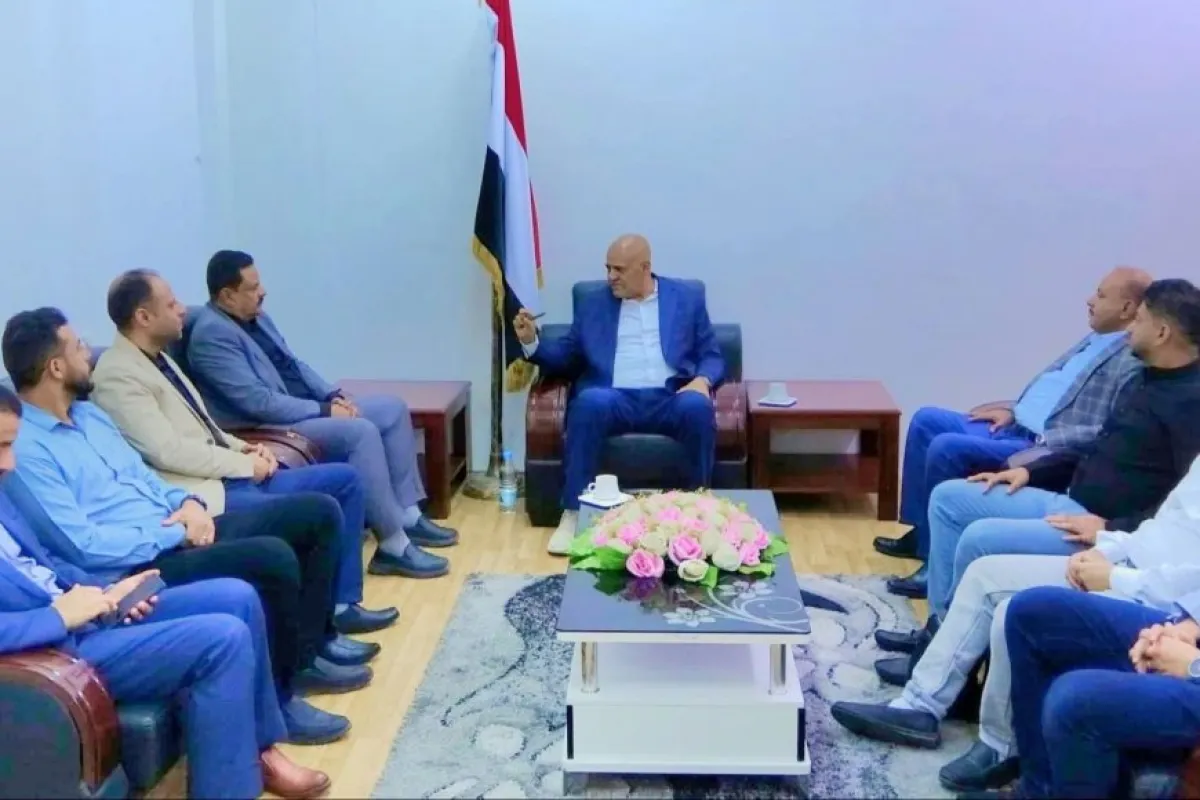 محافظ تعز يناقش مع لجنة وزارية آلية تسليم وتشغيل الميازين المحورية 