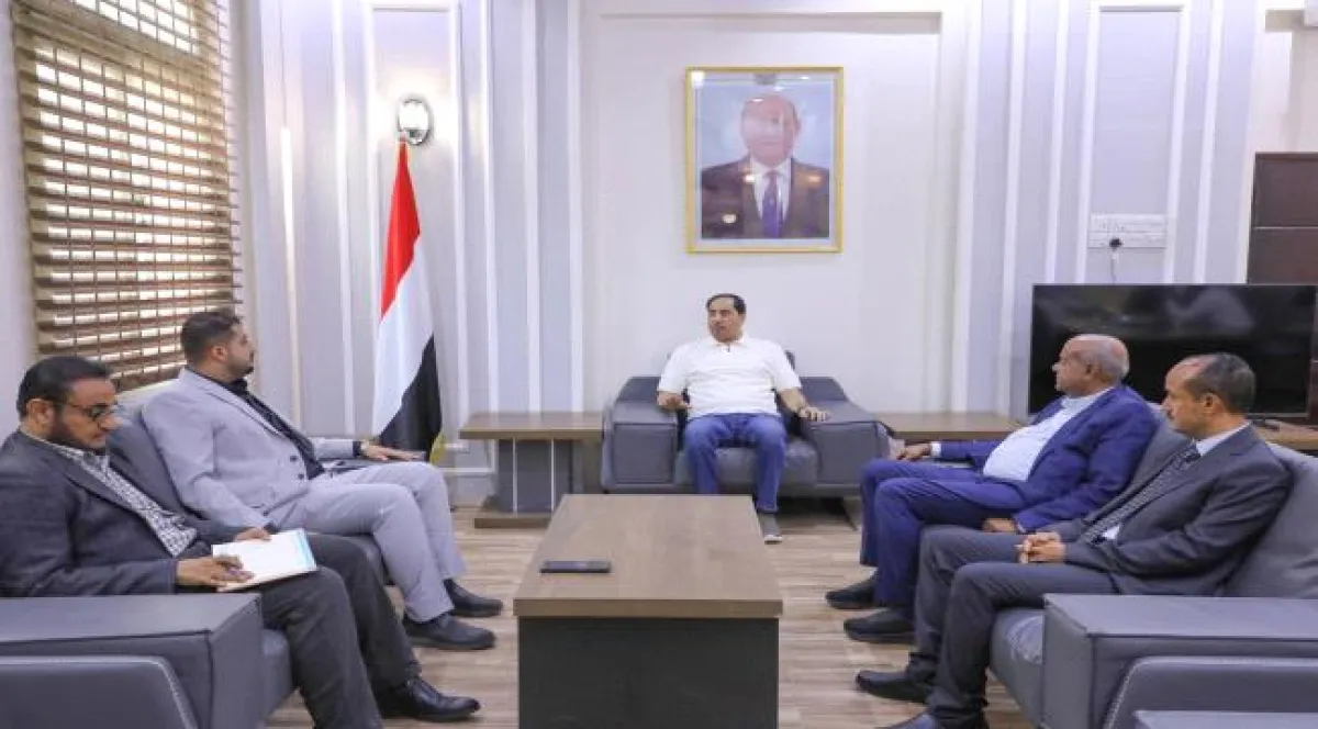 البكري يبحث مع شركة بحار الشرق إمكانية عرض مباريات كأس العالم عبر شاشات عملاقة في عدن