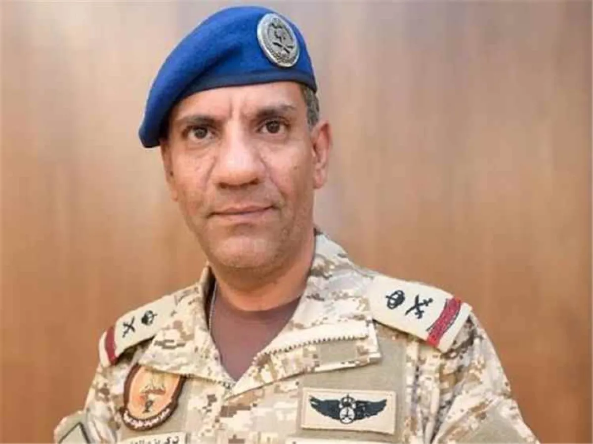وزارة الدفاع السعودية: خلل فني يؤدي لانحراف صاروخ أُطلق من اليمن وسقوطه قرب الحدود