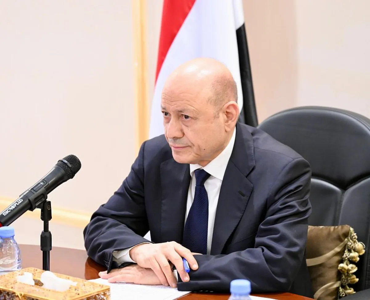 الرئيس العليمي يصدر توجيهات بصرف الرواتب