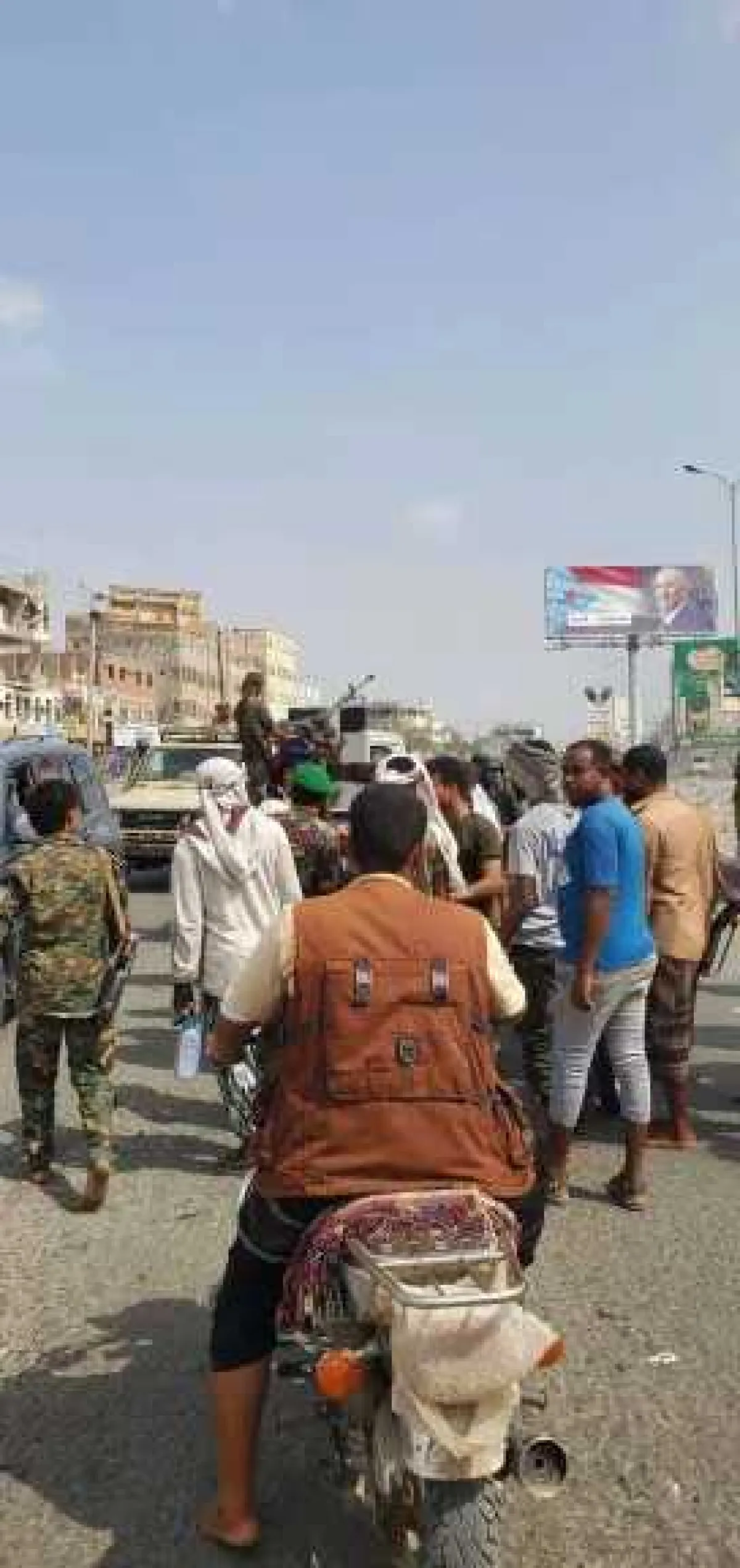 ”احتجاجات صبر بلحج.. الأمن يمنع قطع الطريق ويُعيد حركة السير”