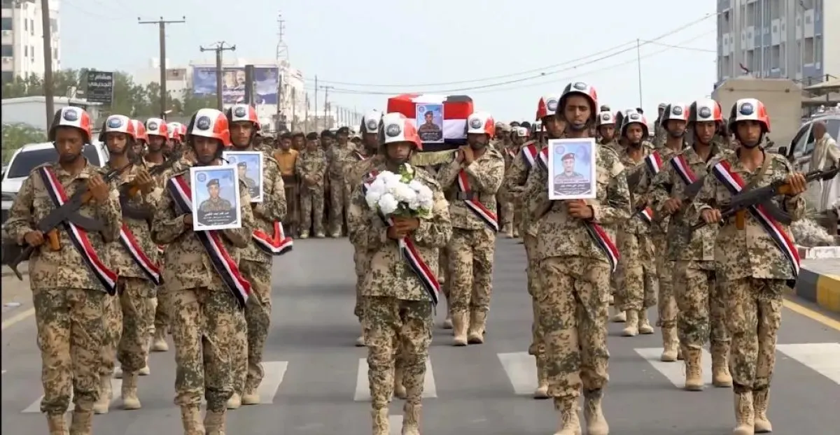 في موكب جنائزي مهيب.. المقاومة الوطنية تودع اثنين من أبطالها في المخا