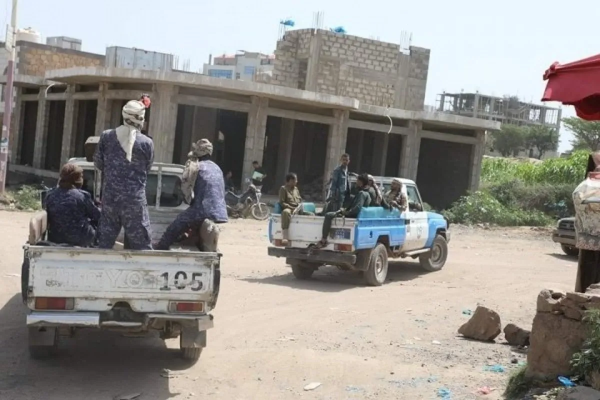 شرطة تعز تعلن ضبط مطلوب للعدالة صادر بحقه أوامر قبض قهرية