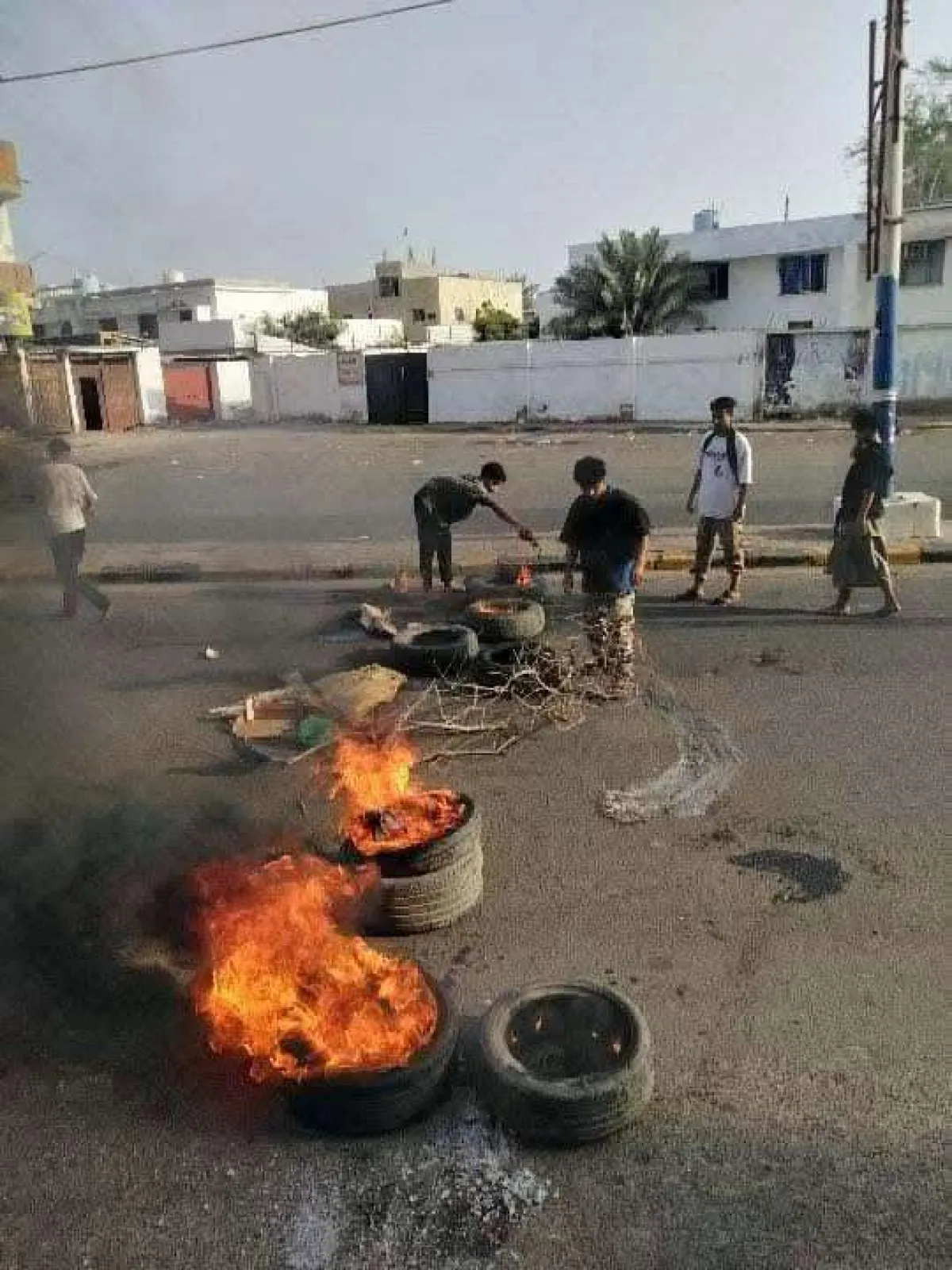 عاجل:احتجاجات بخورمكسر للمطالبة بتحسين الكهرباء