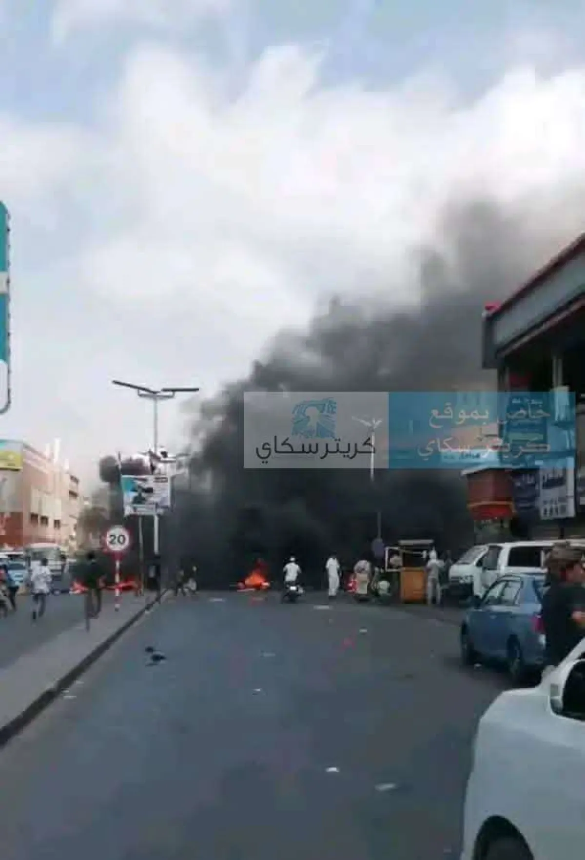 احتجاجات غاضبة تشل الحركة في الشرج بالمكلا