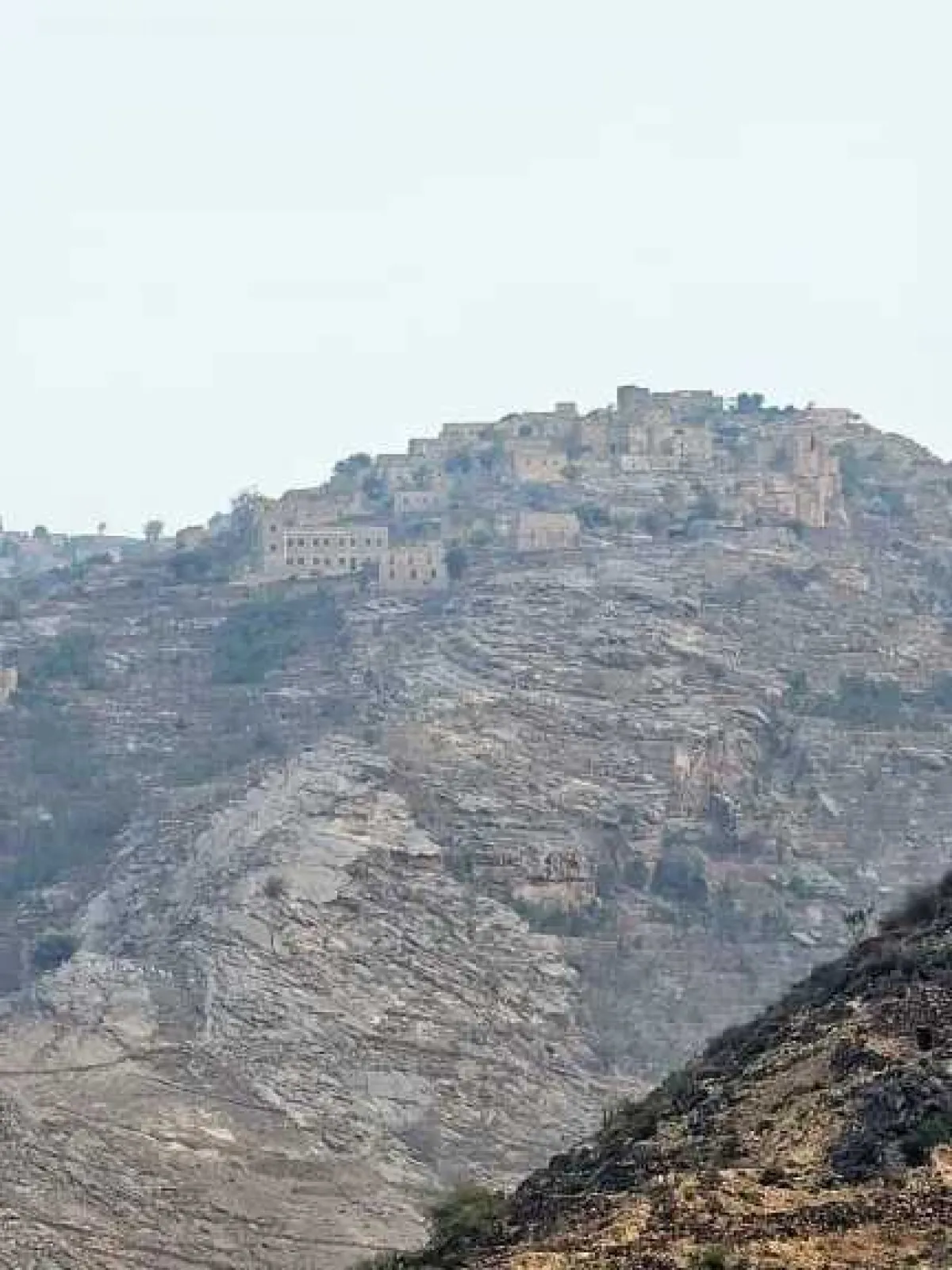 مليشيا الحوثي تحتجز أربعة أطفال في عمران وتبتز أهاليهم بسبب احتفالهم بعودة أحد أقاربهم من الحج