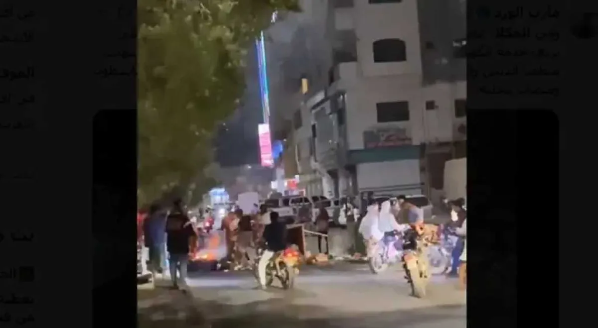 احتجاجات غاضبة وقطع للطرقات في حضرموت تنديداً بتدهور خدمة الكهرباء - [فيديو]