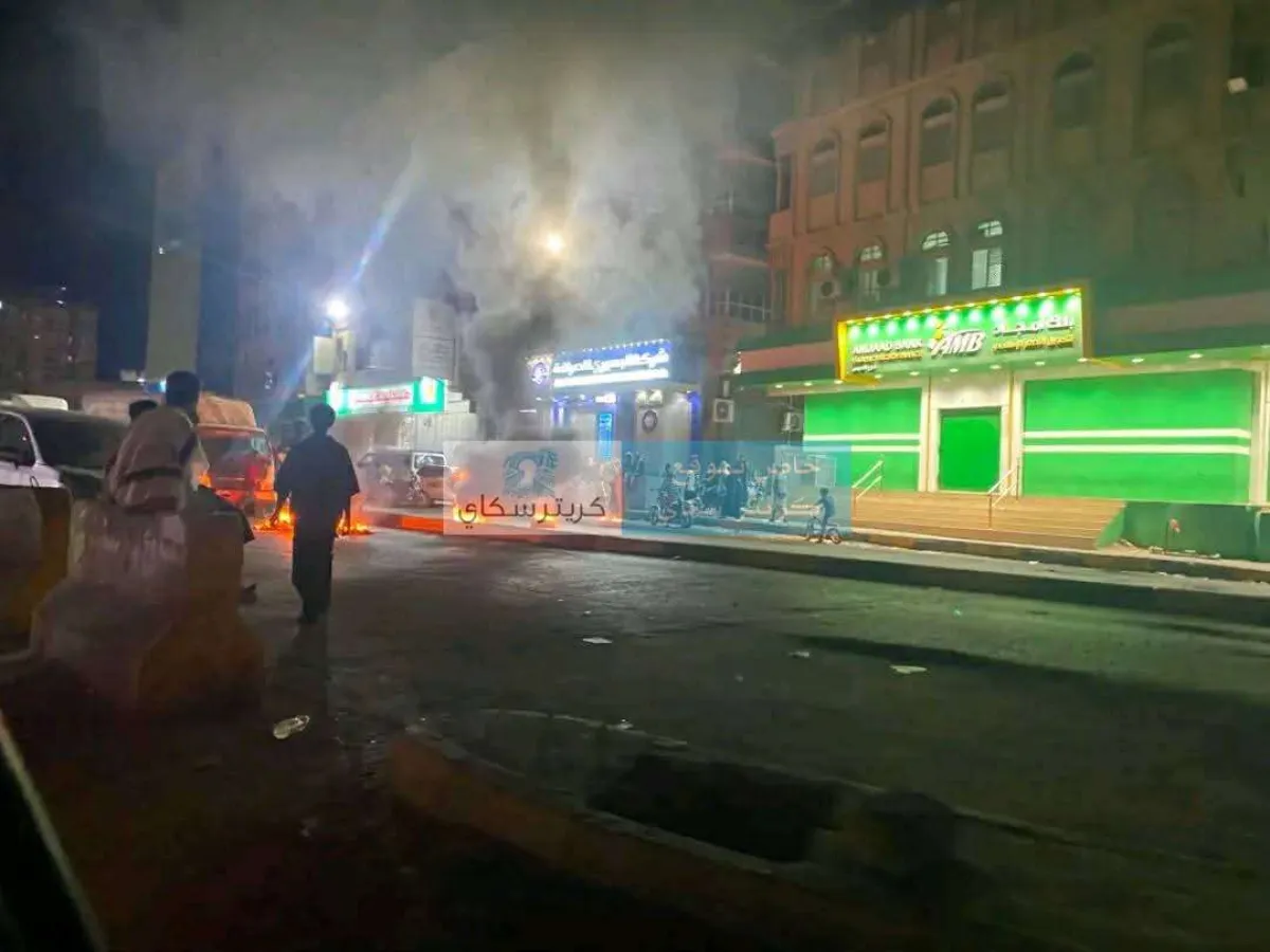 احتجاجات في منطقة الديس بالمكلا تنديدا بانهيار الكهرباء