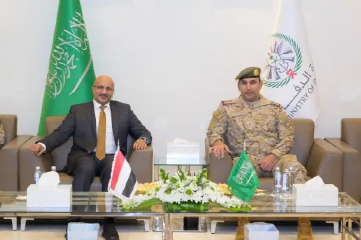 قائد القوات المشتركة يعزي طارق صالح ويشيد بمناقب الشهيد وحيش