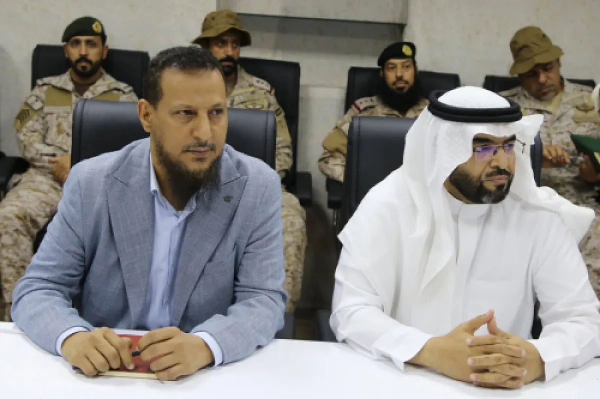 محافظ العاصمة عدن يناقش مع رئيس مصلحة السجون ومدير الأمن أوضاع النزلاء وتعزيز التنسيق مع النيابة والقضاء