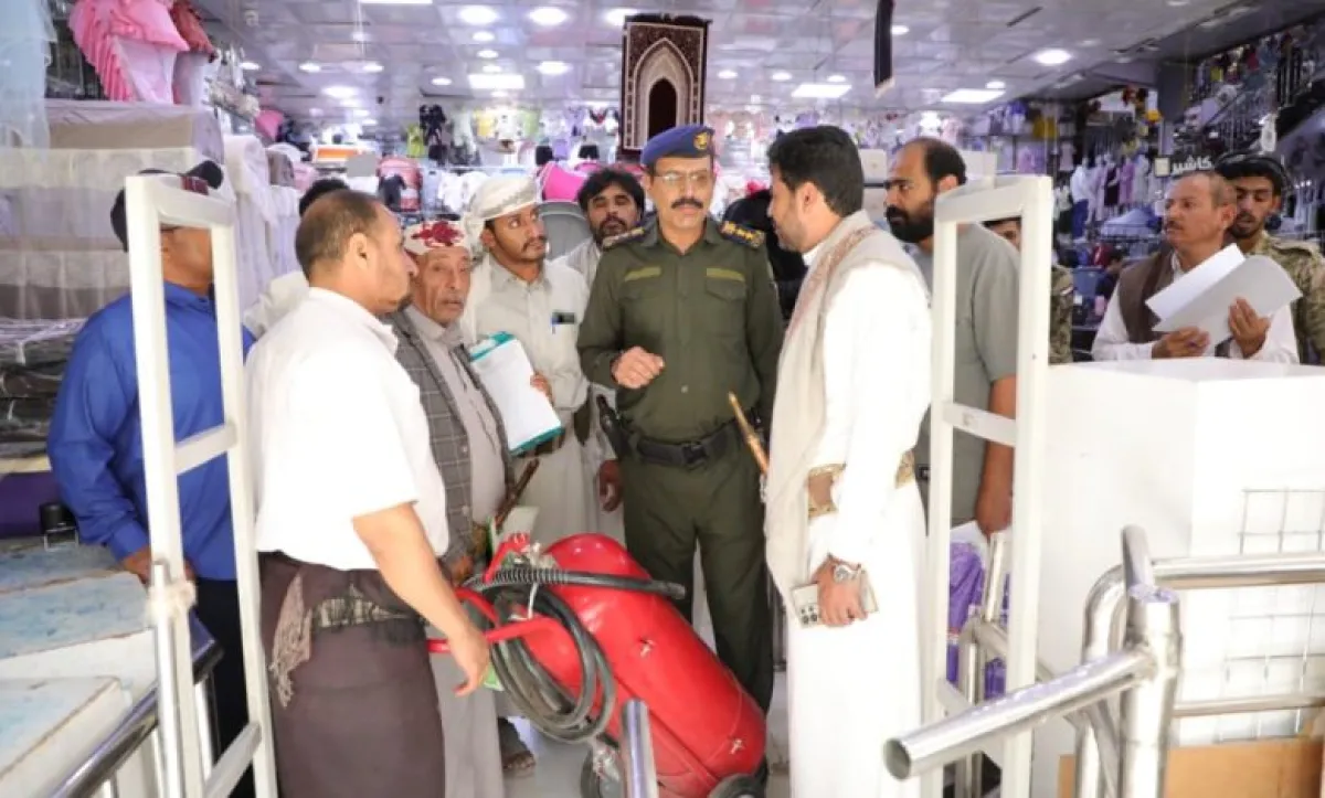 مأرب.. حملة مشتركة تلزم المنشآت التجارية والخدمية باستيفاء اشتراطات الأمن والسلامة