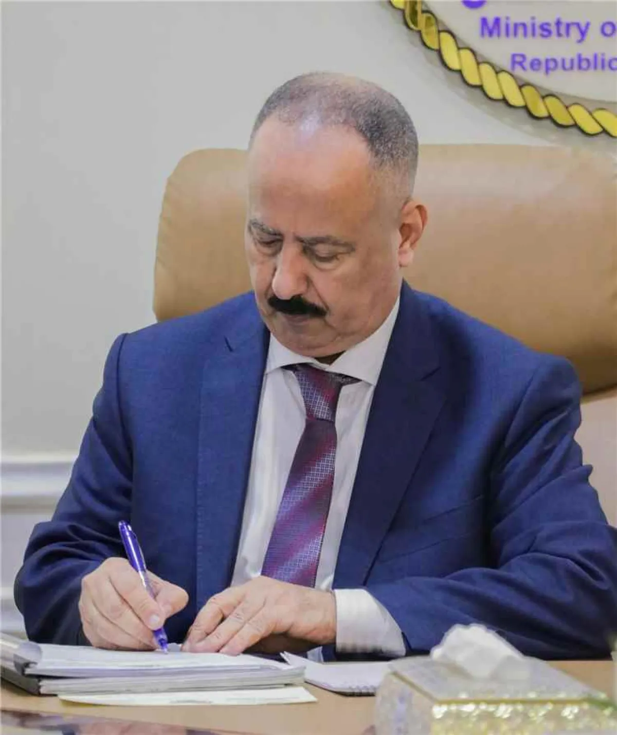 وزير النقل : قرارات التدوير الوظيفي بمطار عدن الدولي هي بداية الغيث في مسار الإصلاحات الإدارية الشاملة التي تنتهجها الوزارة
