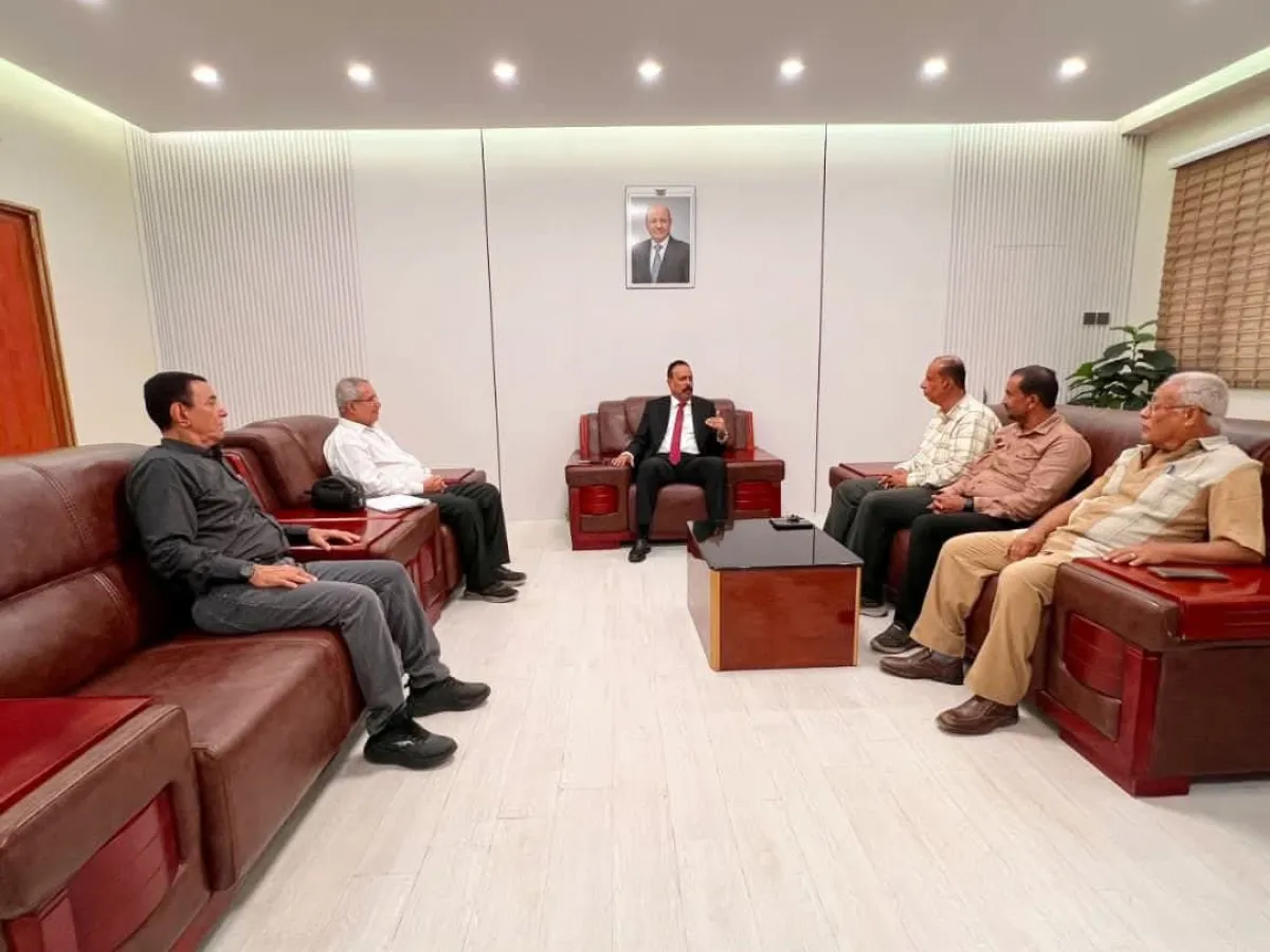 وزير الأشغال يناقش مشاريع قطاع الطرق والتوسع العمراني في أبين