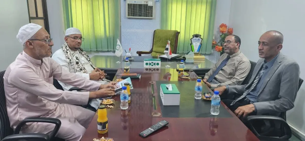 رئاسة جامعة القرآن الكريم تستقبل وفدًا من جامعة المهرة وتبحث آفاق التعاون المشترك