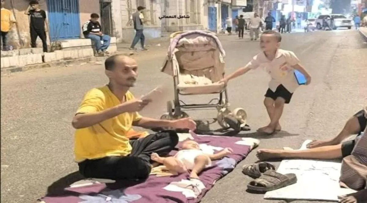​"ثورة الفرشان" تجتاح عدن.. الأهالي في الشوارع لليوم الثاني