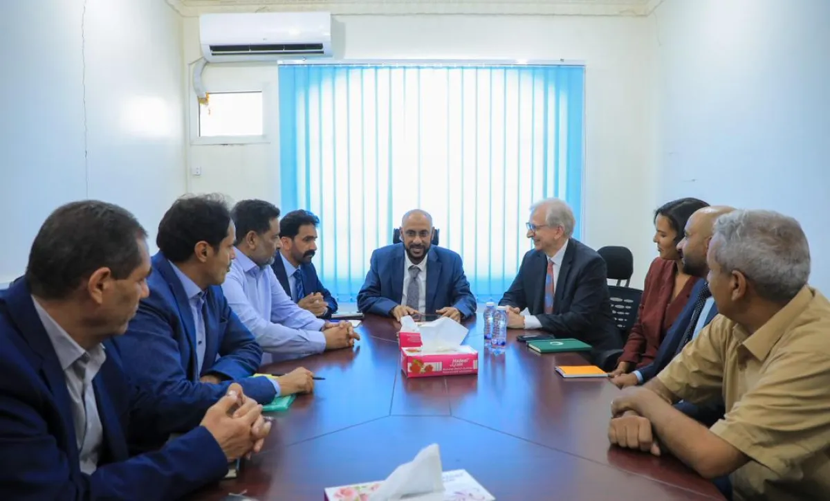 مدير شركة صافر النفطية بمأرب يبحث مع السفير الألماني تحديات قطاع الطاقة وفرص التعاون المشترك