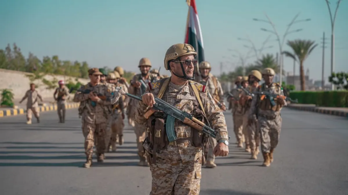مسير عسكري يقطع 20 كم في مأرب.. “اللواء ثوابه” يقول إنه يعكس جاهزية المقاتلين لخوض المعركة المصيرية