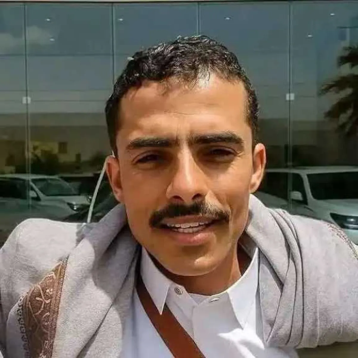”أول واحد أستقبلهم على عيني ورأسي”.. ناشط يمني يطلق مبادرة مفاجئة لإنقاذ أهالي عدن من ”جحيم الحر”