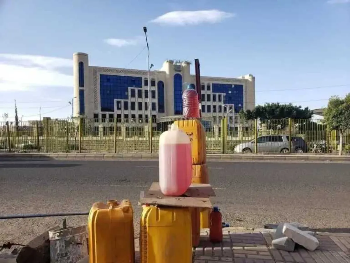 الحوثيون يحذرون مالكي محطات من تحرير سندات للمتضررين من البترول الفاسد للهروب من التعويض