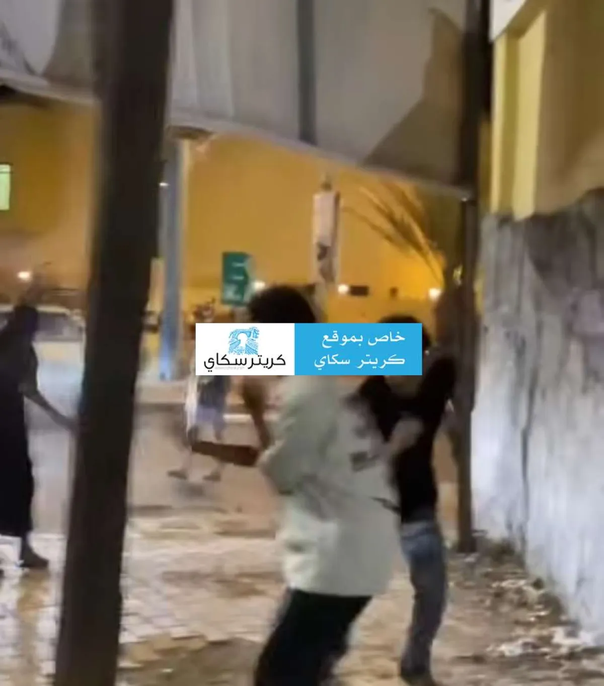 عاجل: احتجاجات وإطلاق نار بالقرب من  بوابة معاشيق