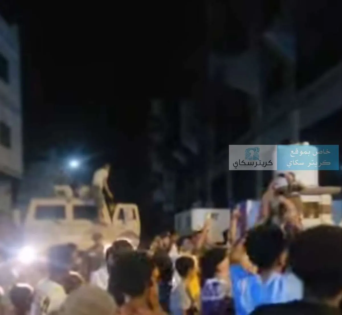 عاجل :اليوم الثالث تواليا .. محتجون يتجمعون أمام بوابة معاشيق احتجاجًا على تردي الكهرباء