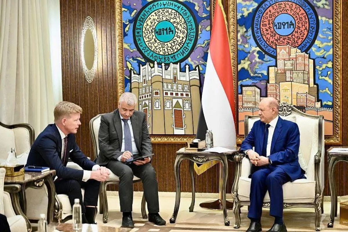 الرئيس العليمي: السلام في اليمن يبدأ بإستعادة مؤسسات الدولة الوطنية