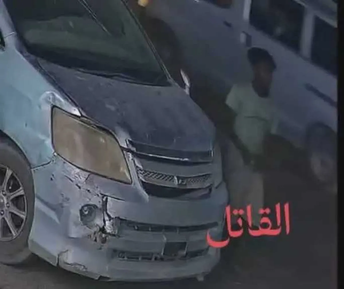 شاهد اللحظات الأولى لجريمة قتل مواطن يمني على يد مهاجر إثيوبي في مارب (فيديو)
