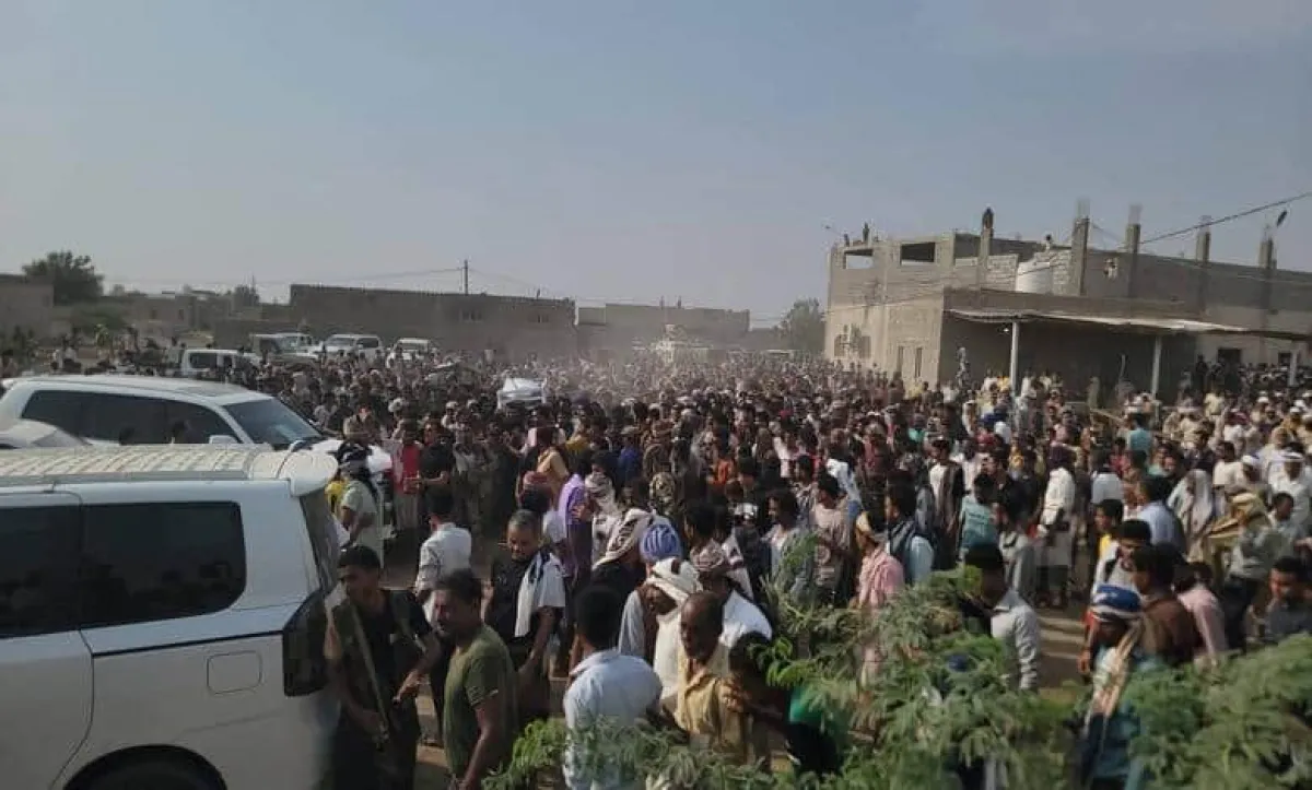 تشييع مهيب للعميد يحيى وحيش ورفيقه عبدالكريم الشامي في الخوخة