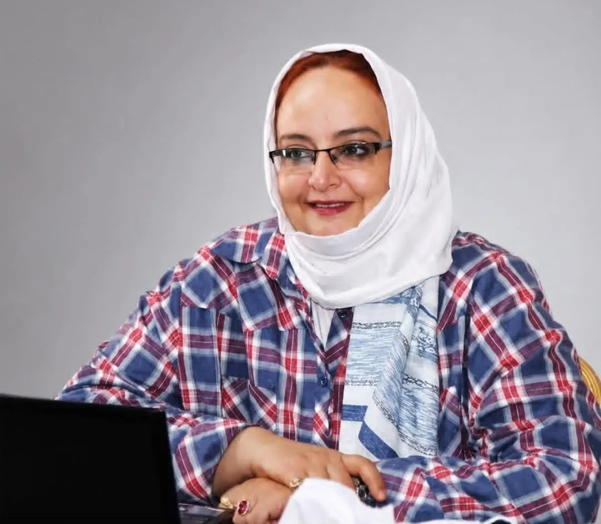 اللجنة الوطنية للمرأة تبارك فوز الحقوقية عفراء الحريري بجائزة “كارول بيلامي” الدولية للقيادة