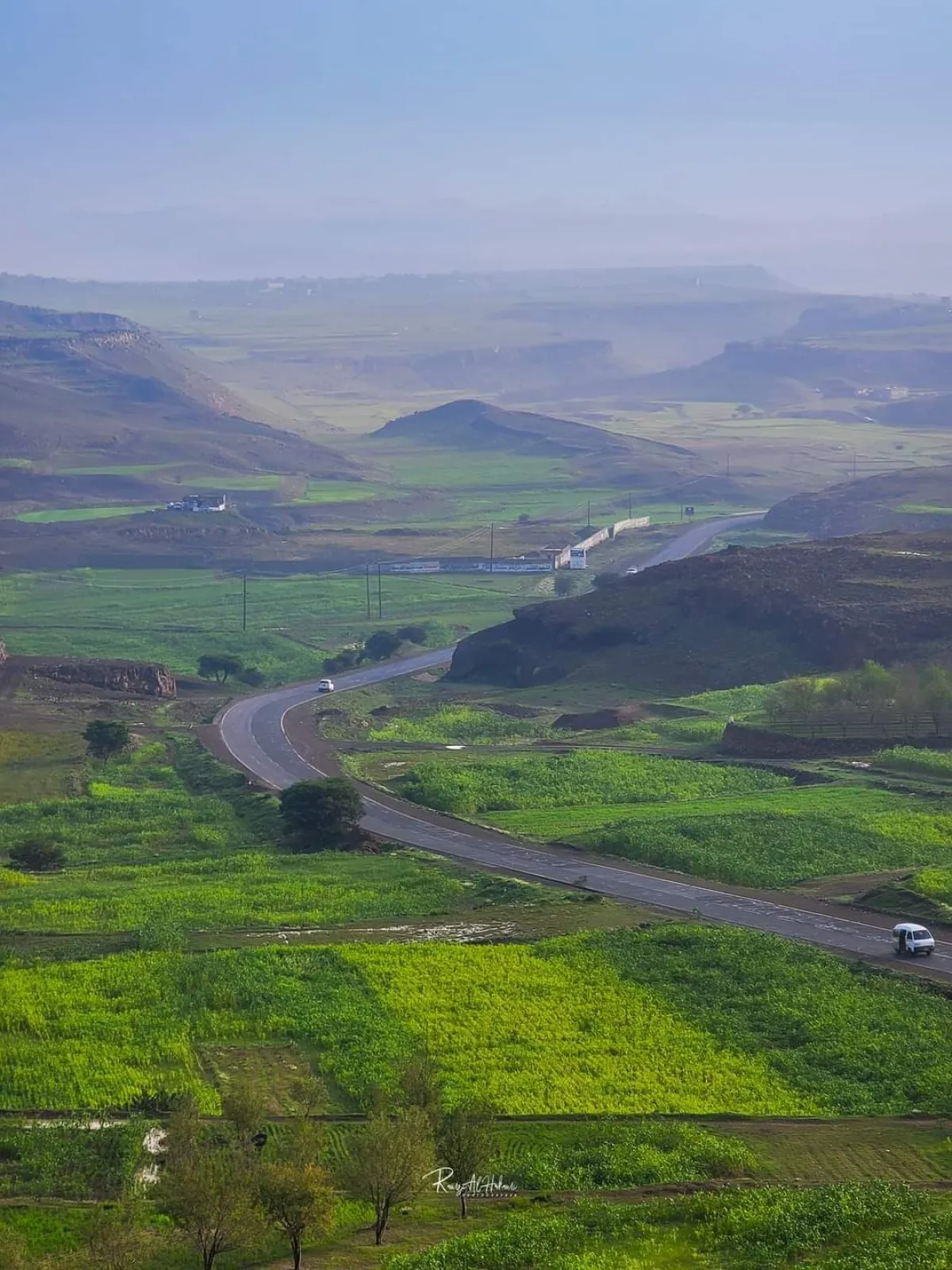 أرضنا تسرق تحت غطاء الطرق.. قبليون يتهمون مليشيا الحوثي بمصادرة جماعية للأراضي غرب صنعاء