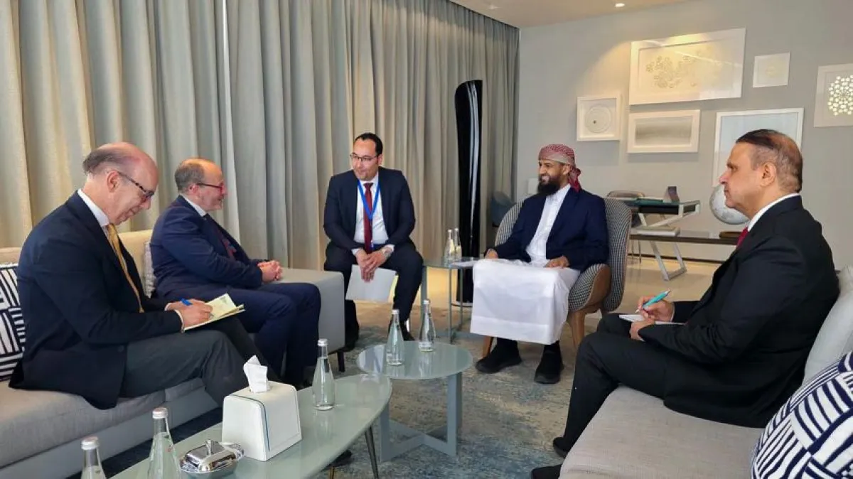 المحرّمي يبحث مع وفد إسباني رفيع دعم السلام في اليمن وأمن البحر الأحمر وتعزيز التعاون المشترك