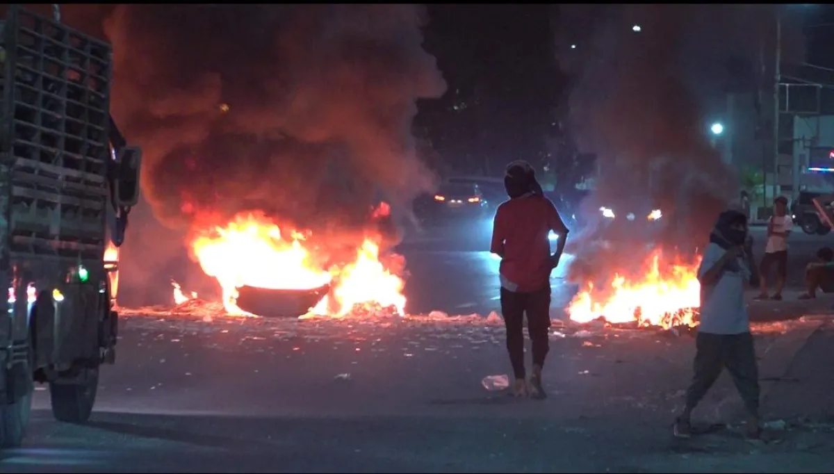 لليوم الثالث على التوالي.. احتجاجات ليلية غاضبة في شوارع عدن تنديدًا بانقطاع الكهرباء