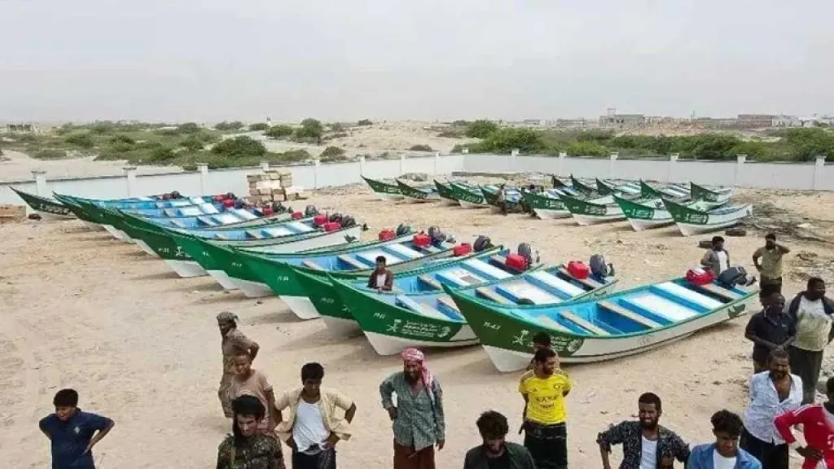 مركز سعودي يوزع 50 قارب صيد مزودة بالمحركات في محافظة المهرة