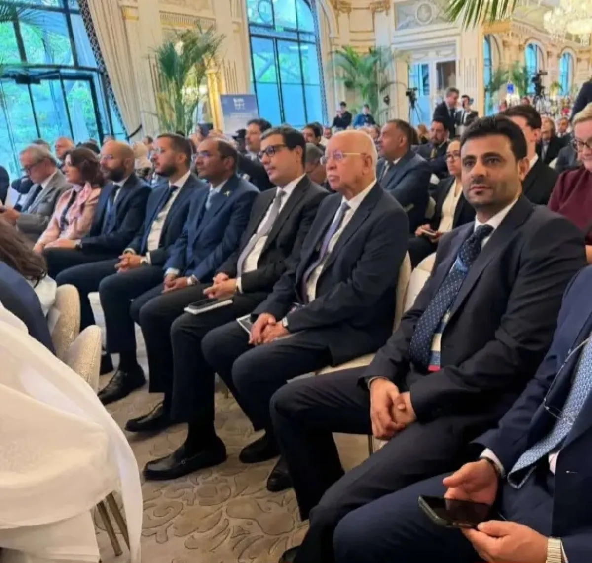 بنك يمني يسطع عالمياً في قمة ماكرون المالية .. إنجاز غير مسبوق للقطاع المصرفي اليمني