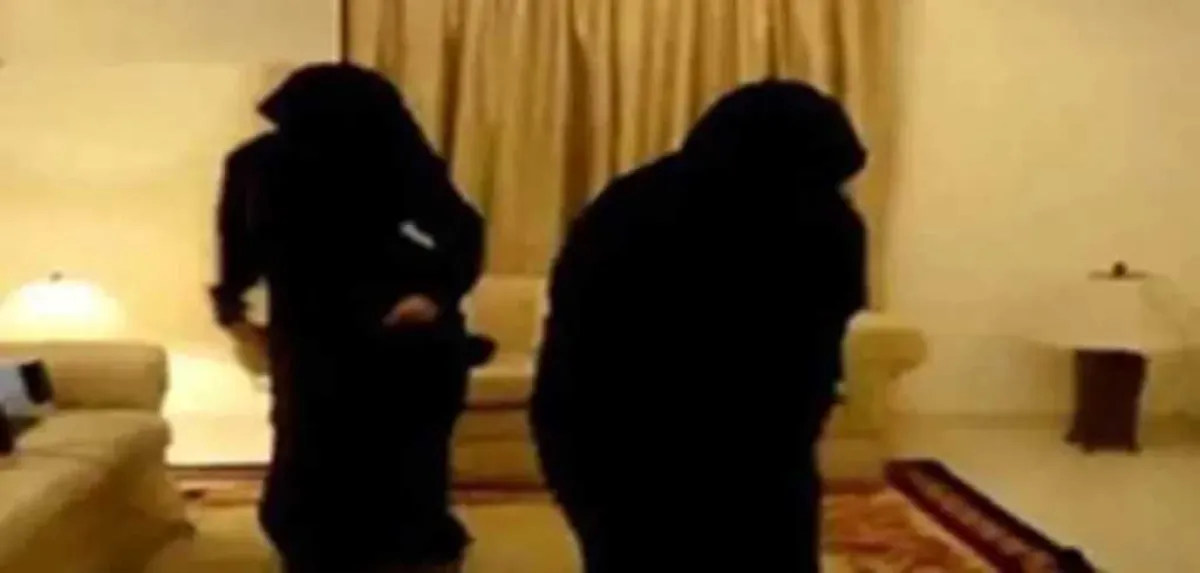 تتبع اسلوب خطير و مباغت.. عصابة بـ ”العباءات النسائية“ تثير الرعب في صنعاء وتنفذ عمليات سطو مسلح على المنازل