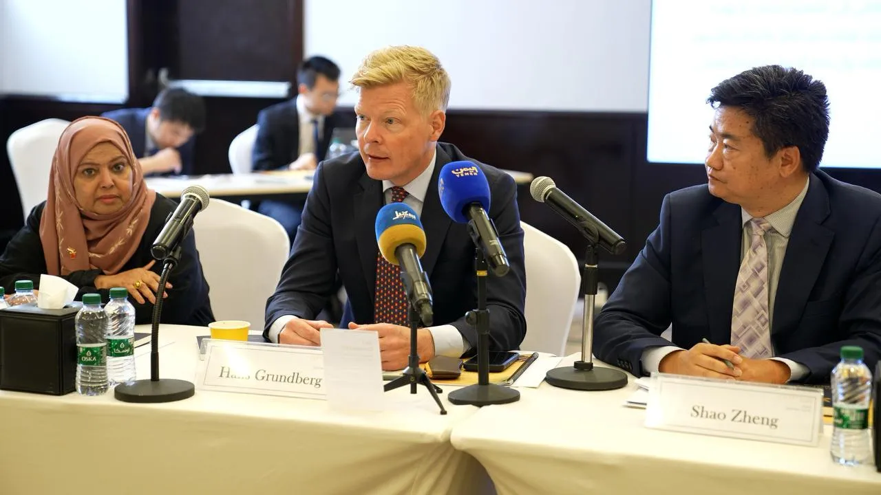 المبعوث الأممي يدعو إلى تجسيد قيم الحوار بين اليمنيين للوصول إلى تسوية شاملة ومستدامة