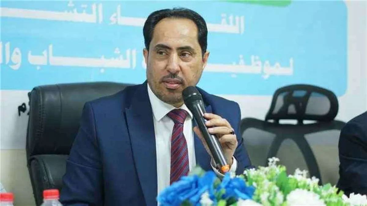 الوزير البكري يحول مناشدة أهالي قرية فقيرة إلى فرحة.. شاشة عملاقة لنقل كأس العالم