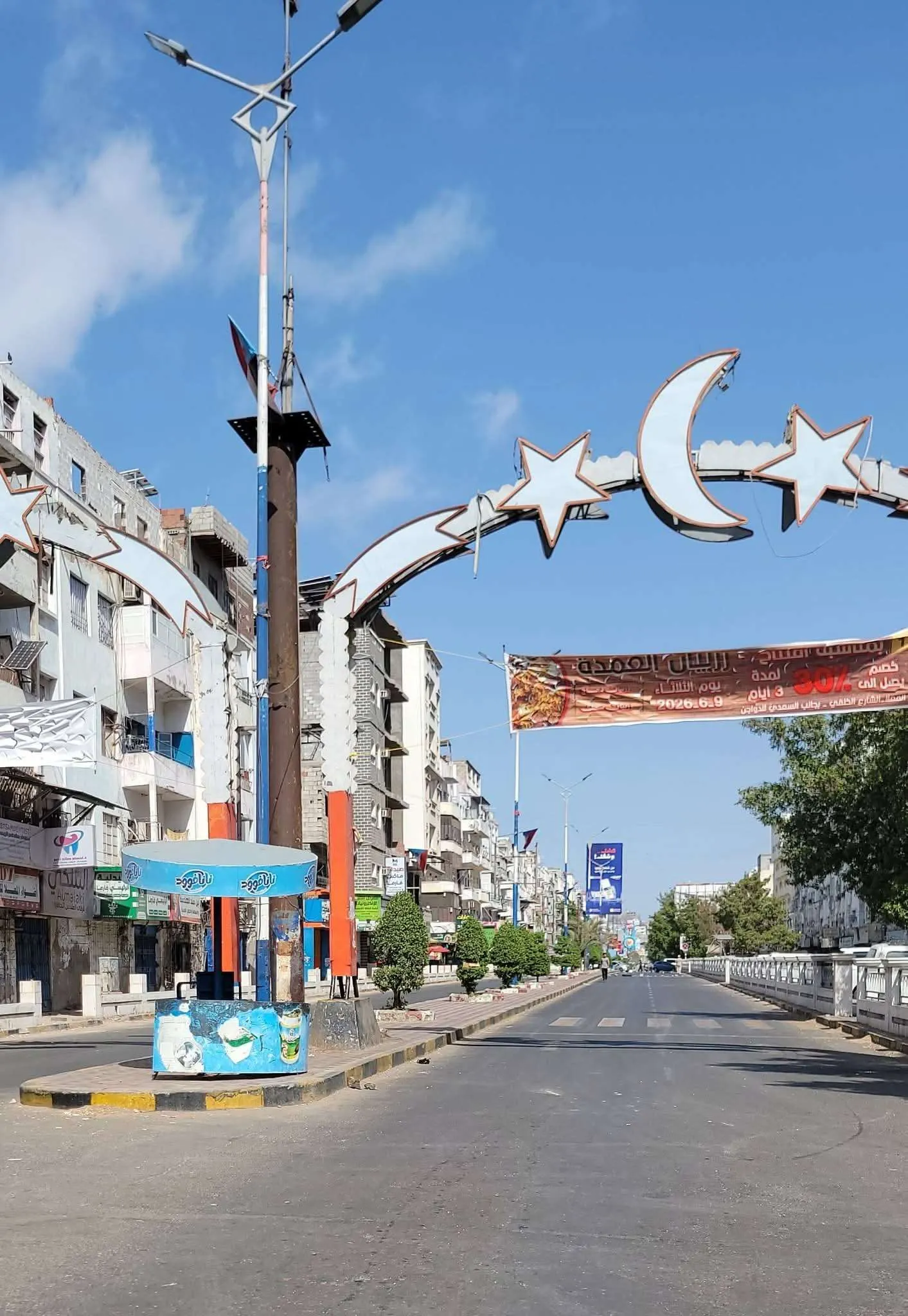 بالصور .. عصيان مدني يشل الحركة في المعلا بعدن