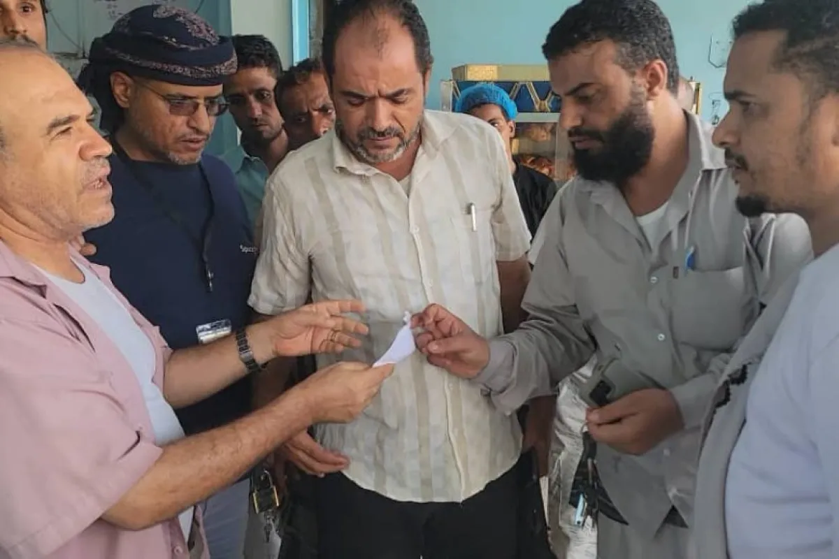سلطة البريقة تنفذ حملة إغلاق المنشآت التجارية المخالفة وتؤكد على تنمية الموارد المحلية