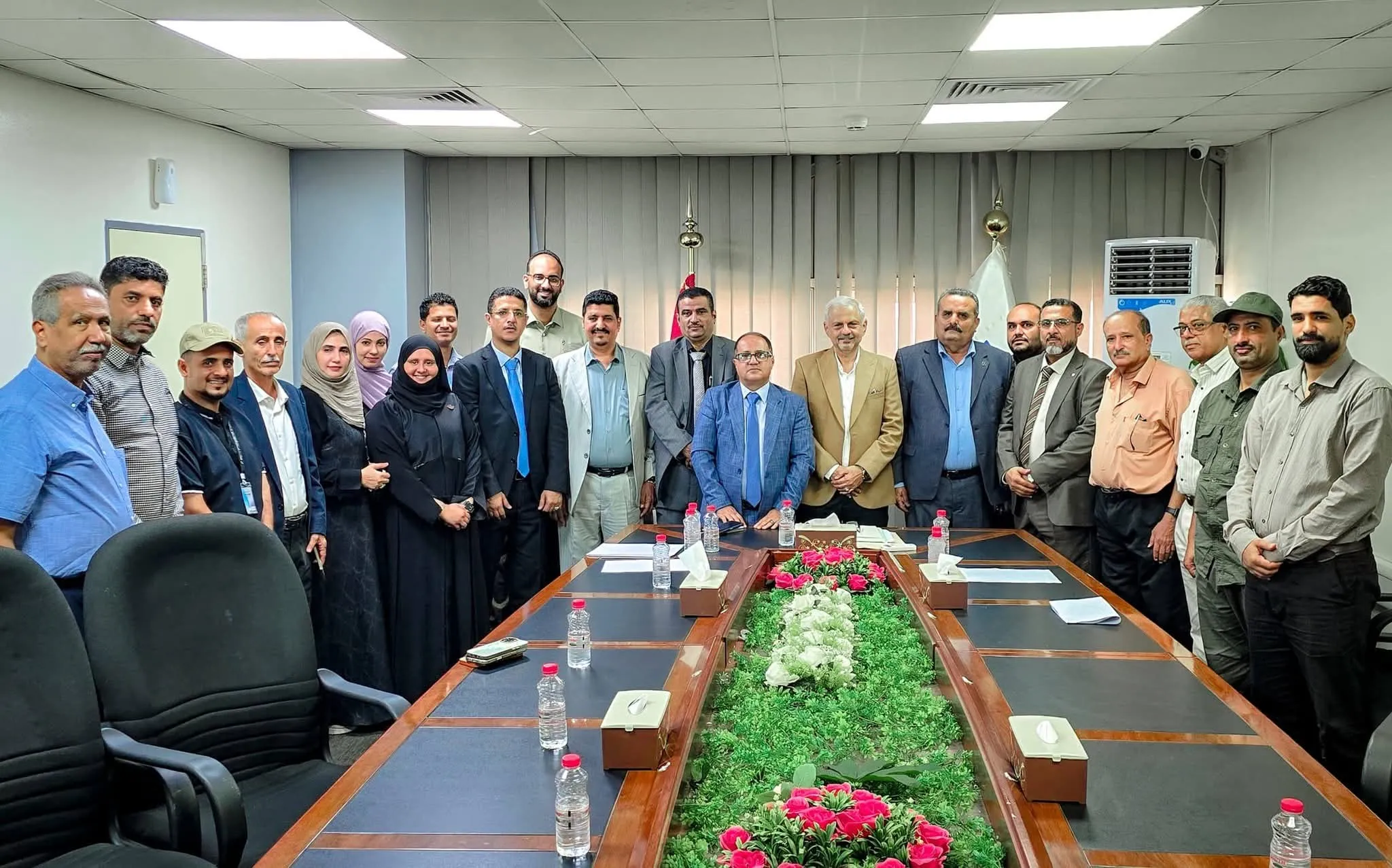 إجراء عملية استلام وتسليم لمدير ونائب مدير مطار عدن الدولي