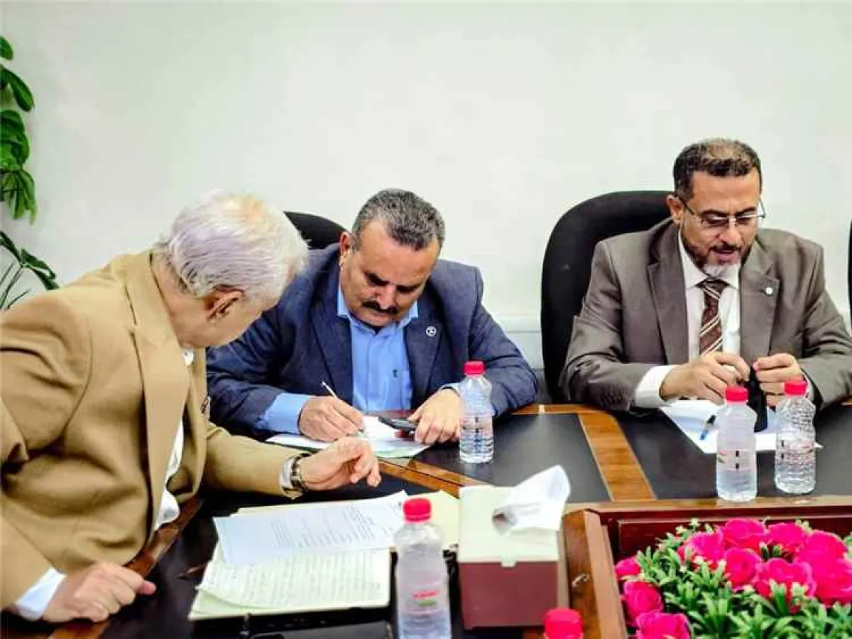 إجراء عملية استلام وتسليم لمدير ونائب مدير مطار عدن الدولي
