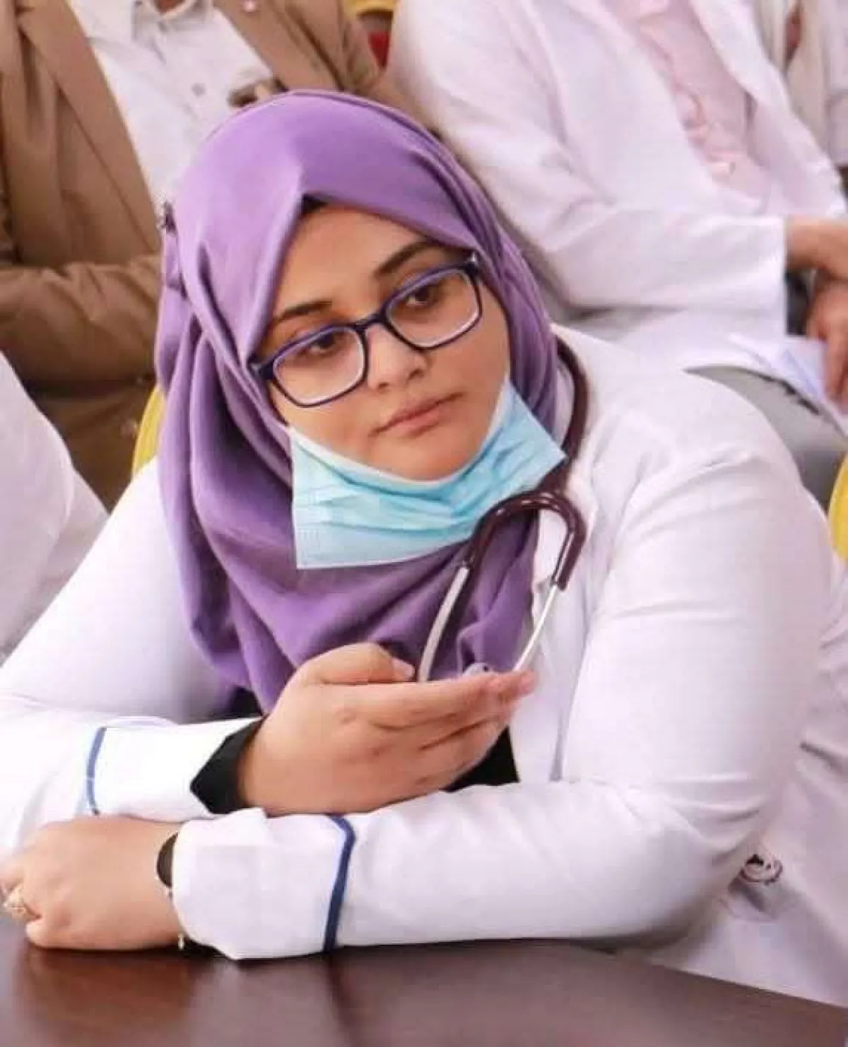 وفاة الطبيبة نيفين غانم في صنعاء.. حزن واسع ورسائل مؤثرة تودّع "صاحبة القلب الطيب"