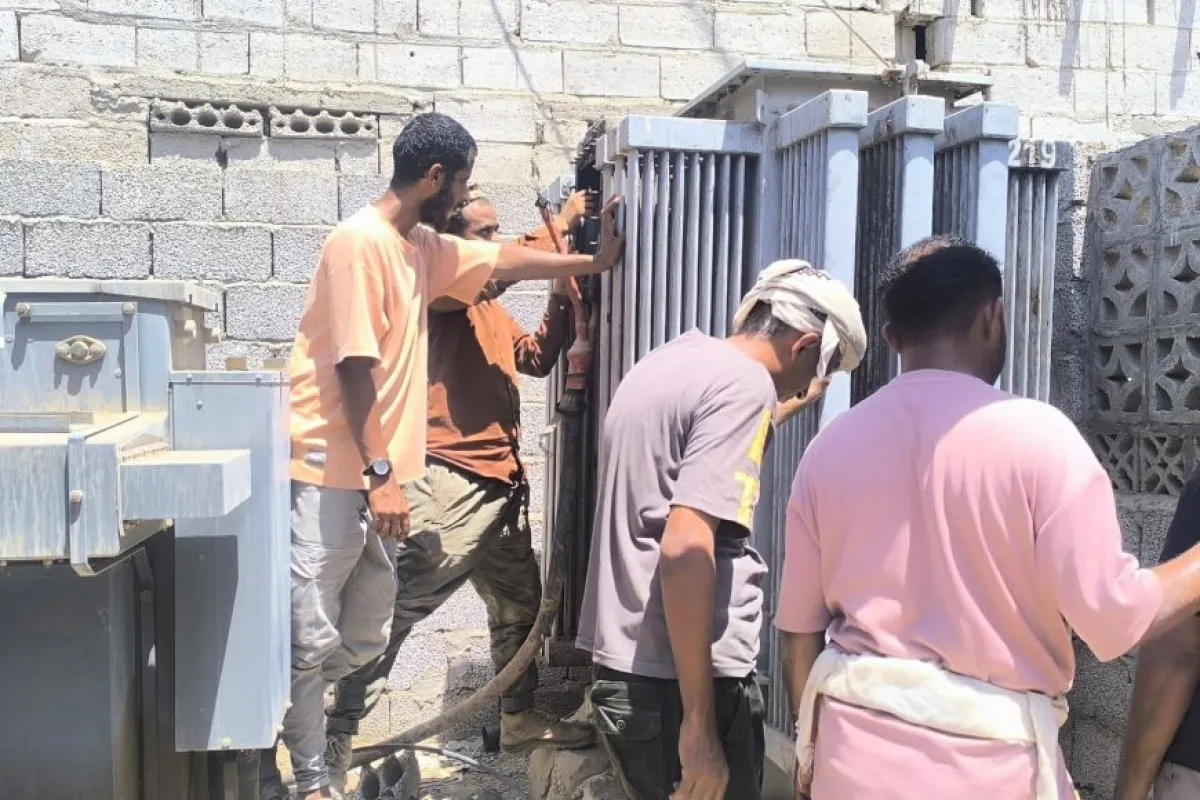 إستبدال محول كهربائي بسعة أكبر .. وتنفيذ حملة لإزالة الربط المزدوج بحي الزحف الاحمر بمركز البريقة.