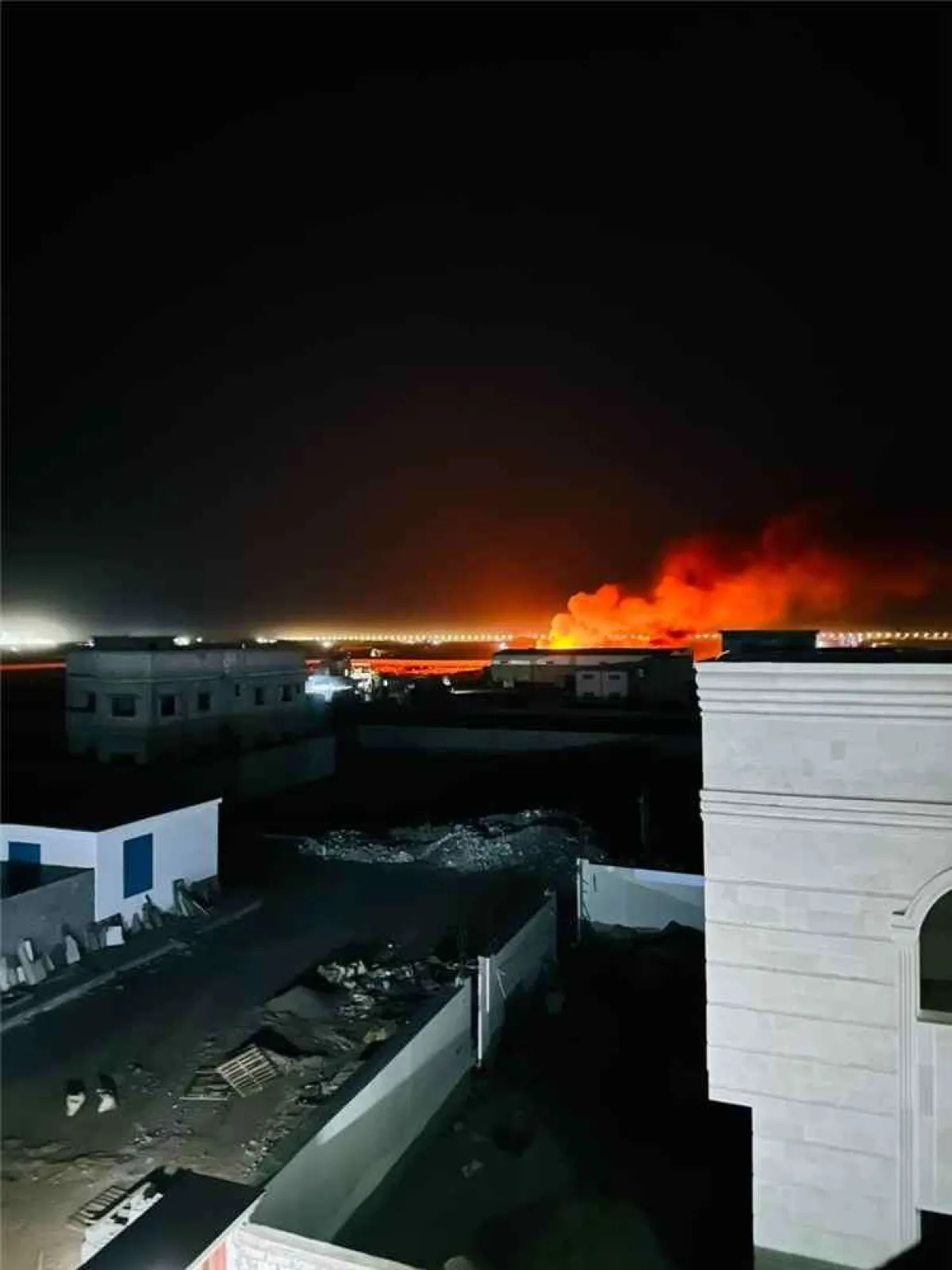 فؤاد راشد يدعو لإعادة النظر في انتشار المعسكرات داخل مدينة عدن عقب حادثة انفجار في الممدارة