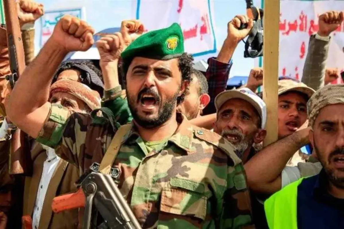 مليشيا الحوثي تختطف مسنة وأفراد من أسرتها في صنعاء رغم تدهور حالتها الصحية