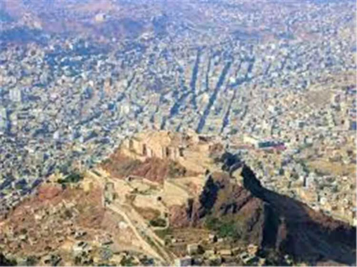 إصابة طفلة برصاص قناصة حو-ثي في تعز
