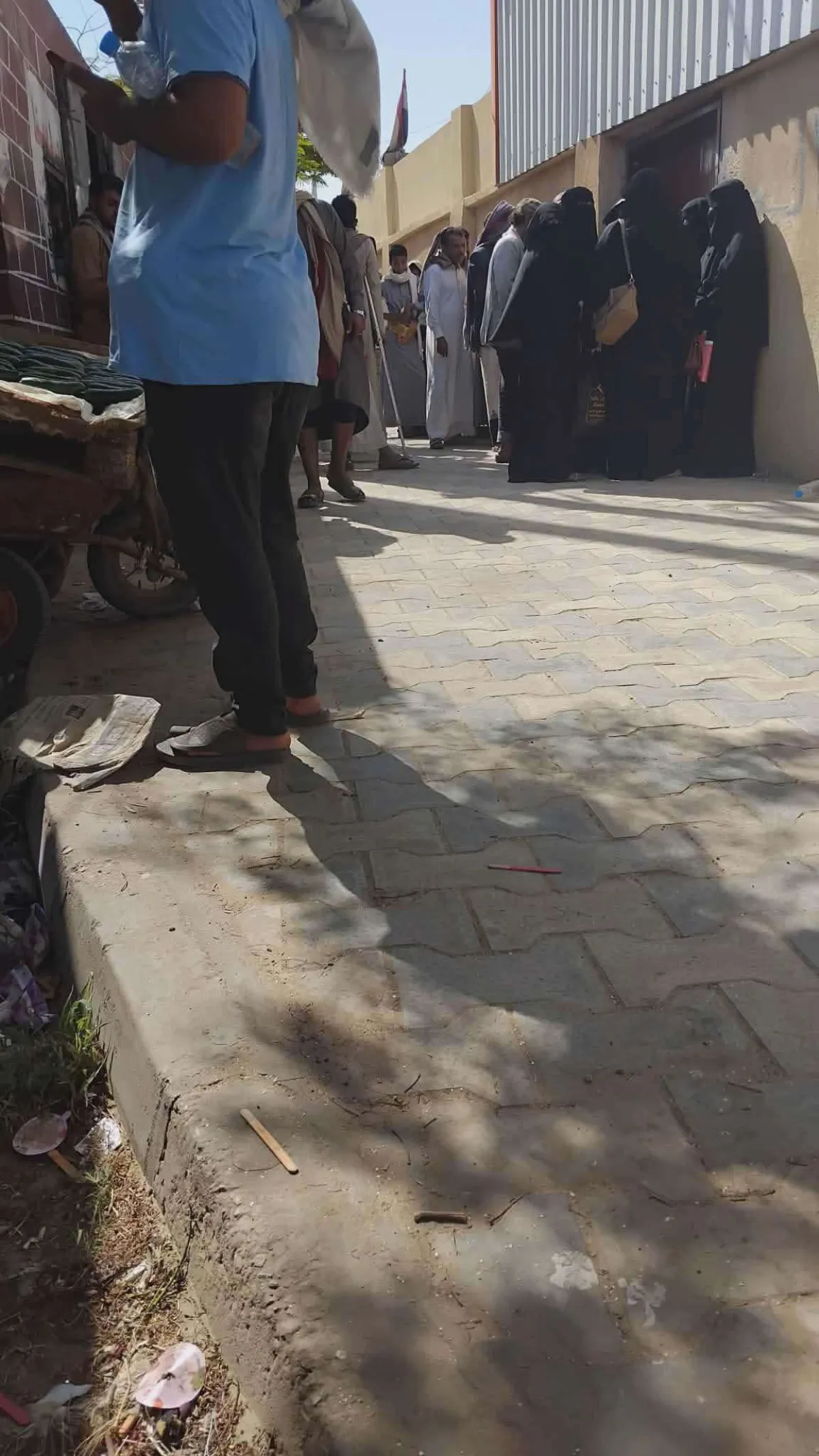 شكاوى من ازدحام وتأخر في فتح نافذة تسليم الجوازات