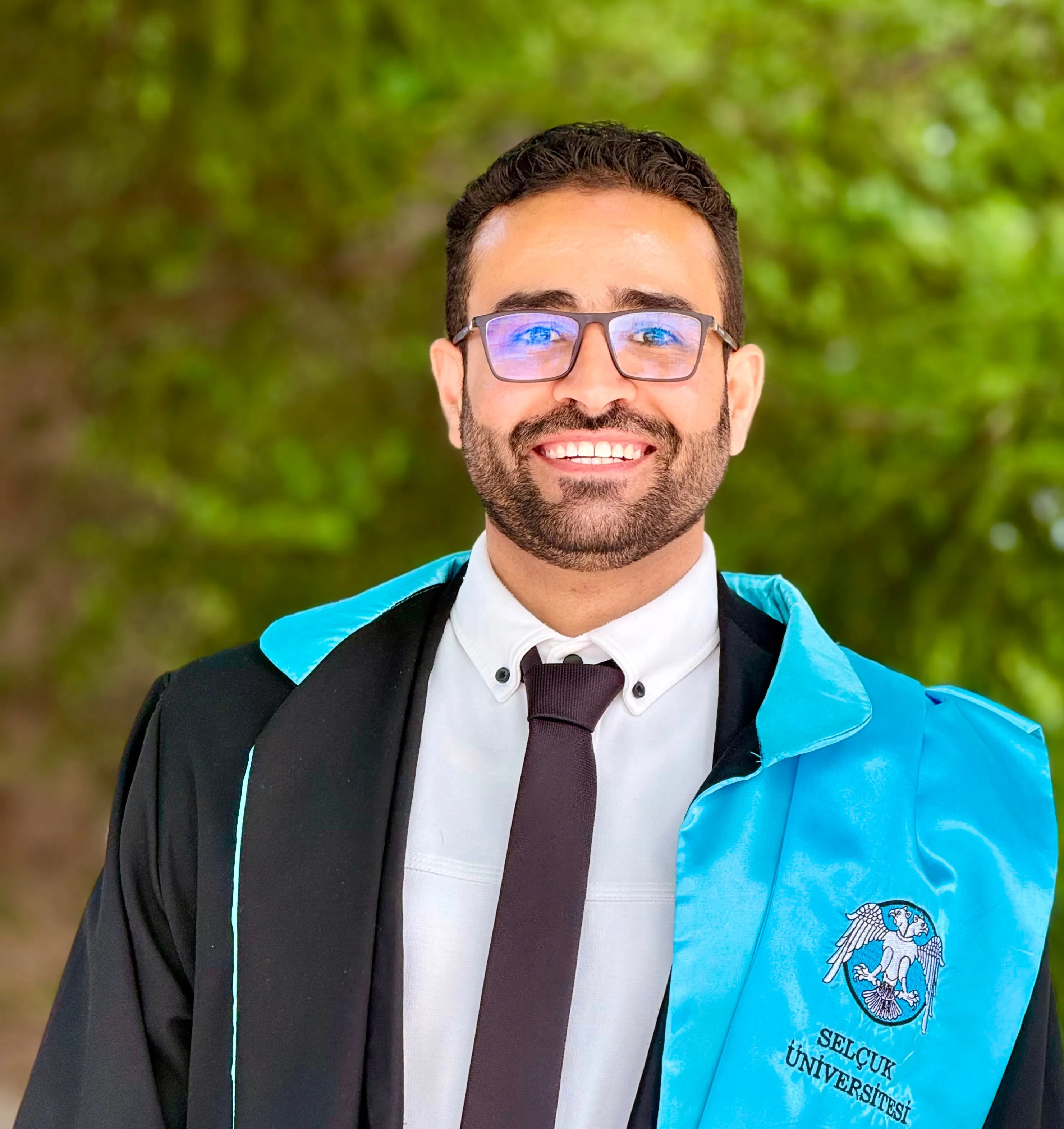 الخريج إبراهيم الزرقة يحصل على الماجستير في الإحصاء من جامعة سلجوق التركية
